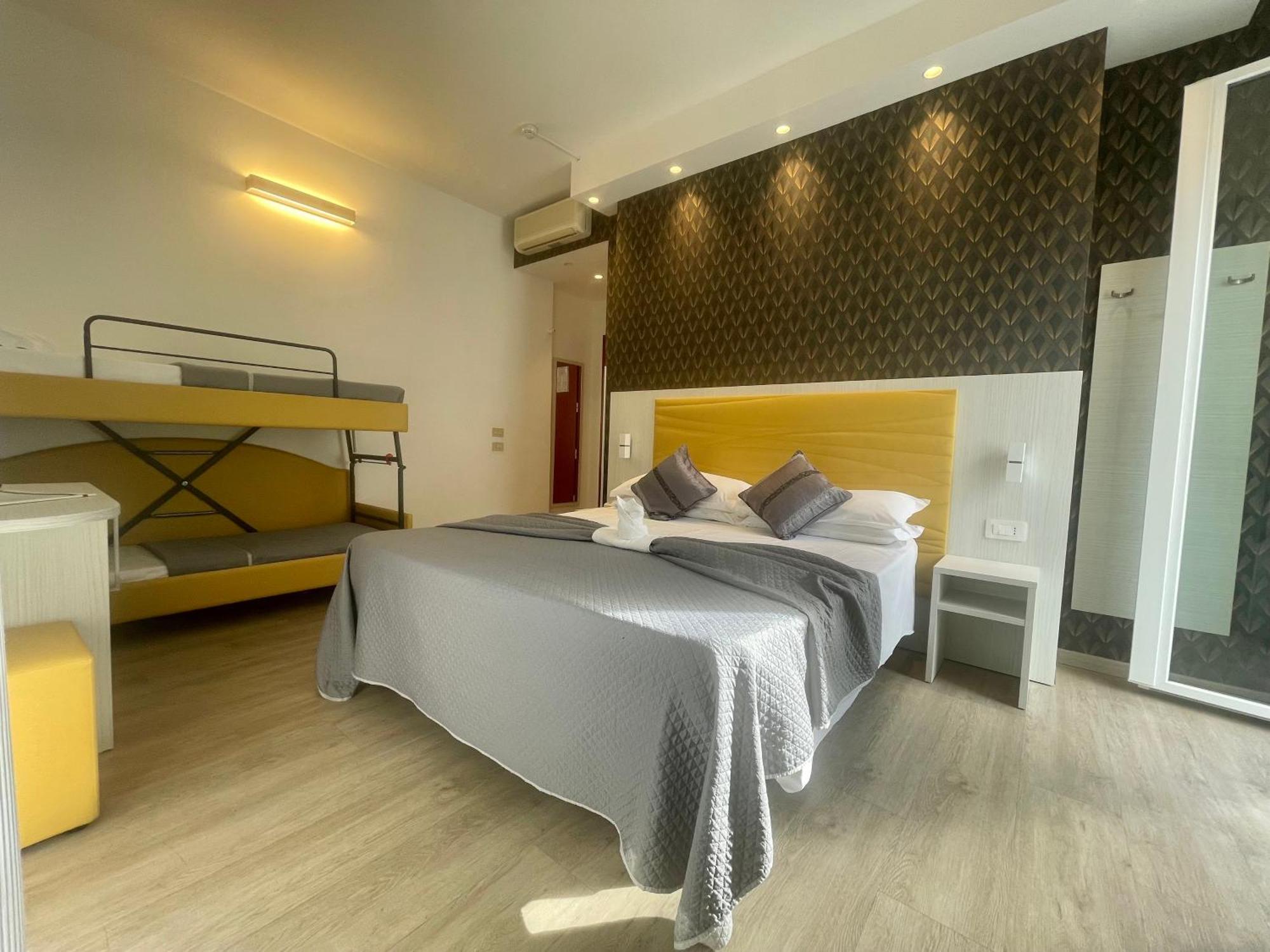 רימיני Hotel Eiffel מראה חיצוני תמונה